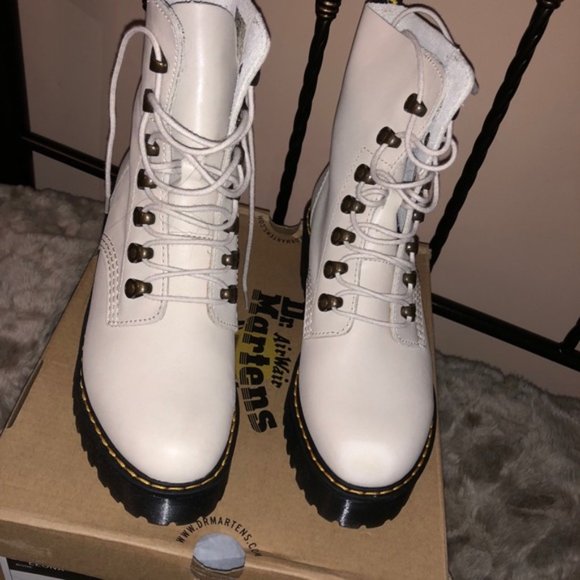 Dr. Martens Leona Temperley combat boot in Bone - Picture 4 of 5